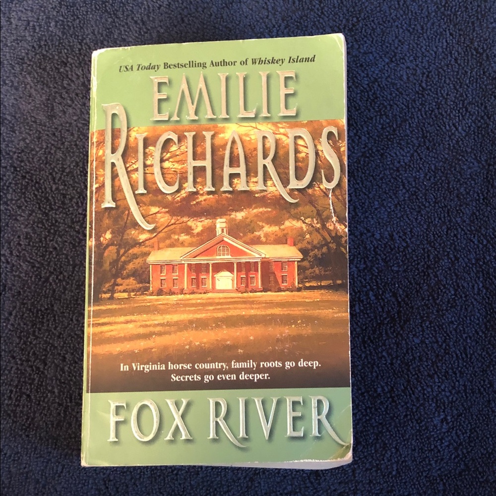 Emilie Richards "Fox River" Paperback Book - Green Cover used